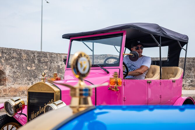 Cartagena Private Classic Car Tour Up to 5+ Bilingual Guide - Getsemaní and Plaza de la Trinidad