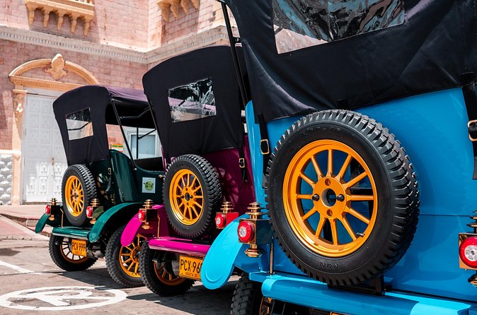 Cartagena Private Classic Car Tour Up to 5+ Bilingual Guide - Santo Domingo and Bolívar Square