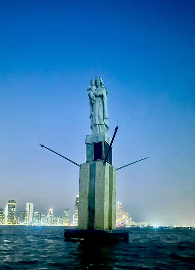 Cartagena: Private Sunset and Night Boat Tour - The second hour: sunset, photos, and the Caribbean Sea