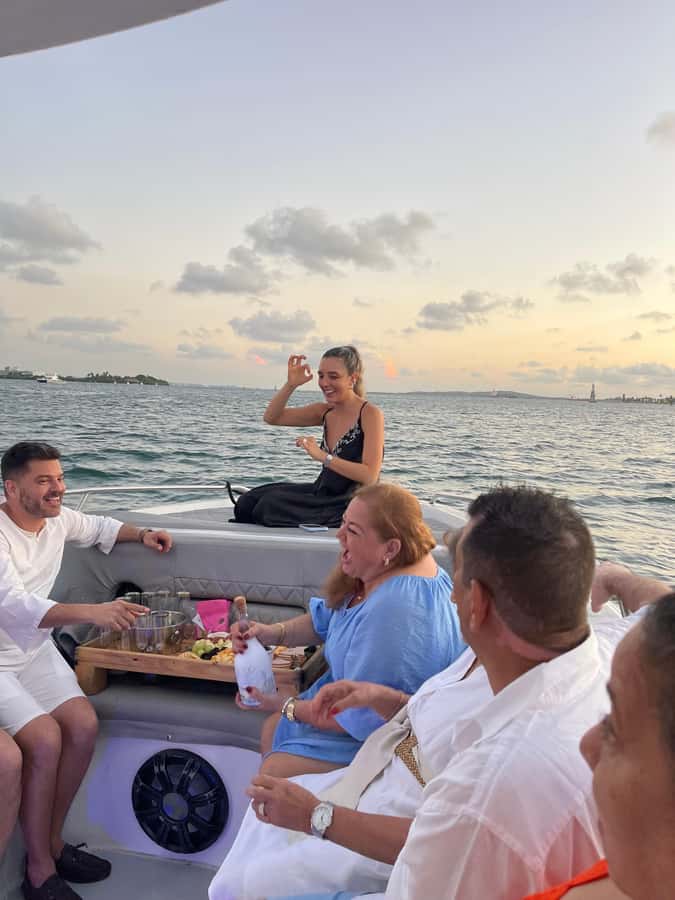 Cartagena: Private Sunset and Night Boat Tour - Seeing San Felipe Castle from the bay