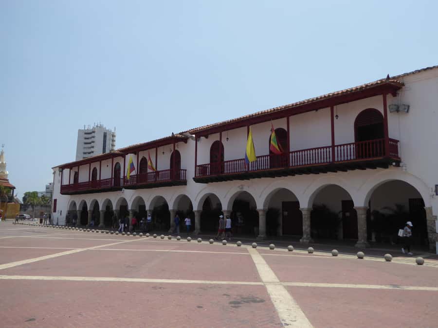 Cartagena: Private Walking Tour with German or Italian Guide - Churches, faith, and the city’s public life