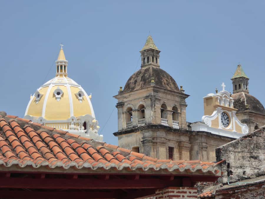 Cartagena: Private Walking Tour with German or Italian Guide - Reading Cartagena through three major plazas