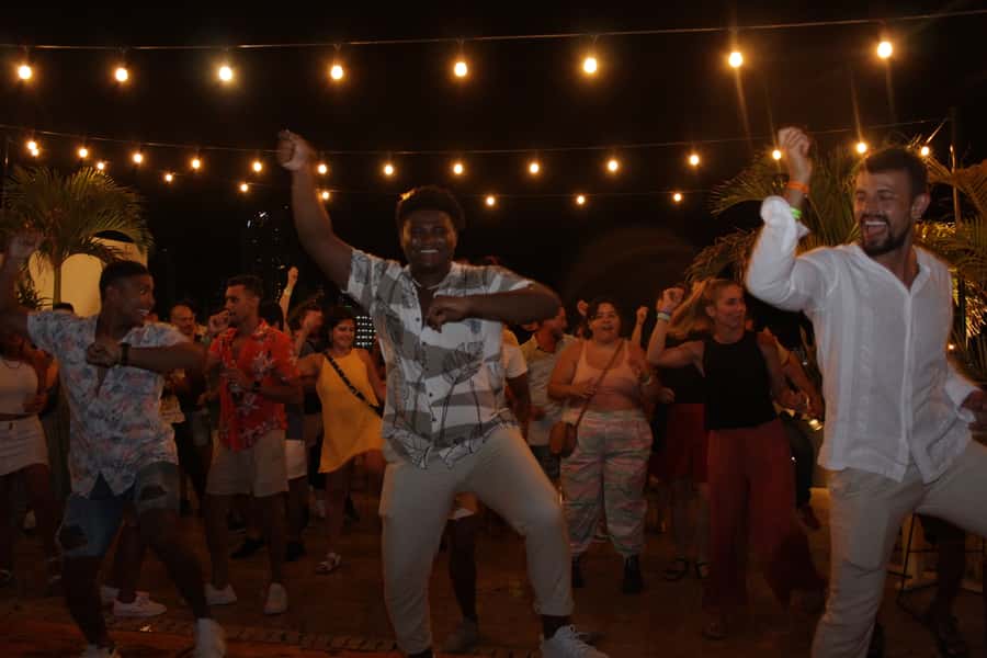 Cartagena: Pub Crawl with Dancing Lessons and Free Shots - Key points to know before booking