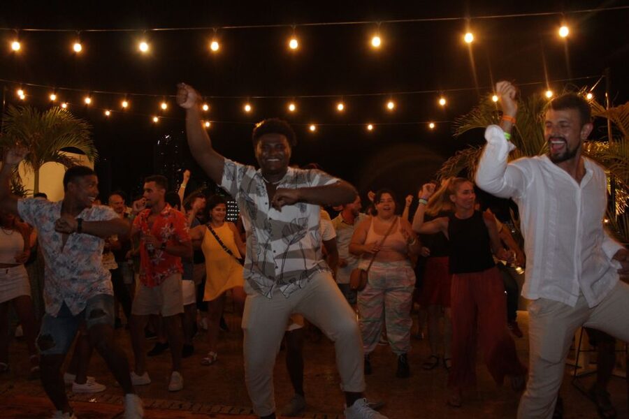 Cartagena: Pub Crawl with Dancing Lessons and Free Shots - Mirador Gastro Bar and Taboo Disco Club
