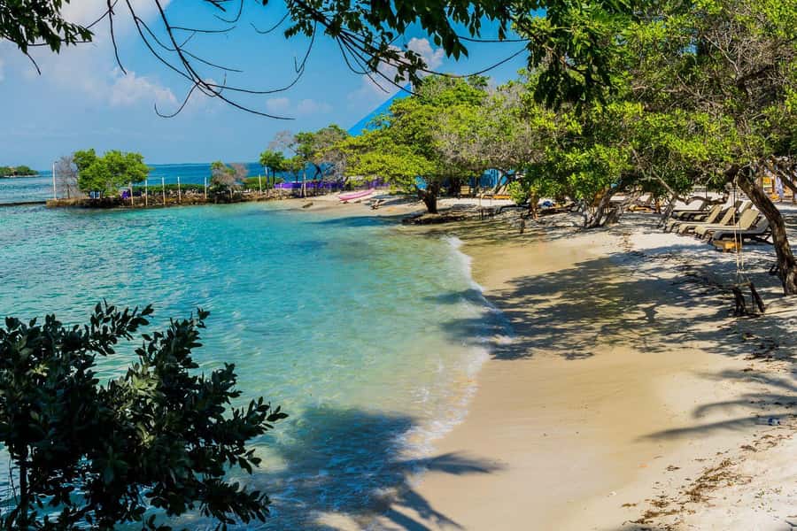 Cartagena: Rosario de Mar day use with lunch and welcome drink - Fifty minutes across the Caribbean