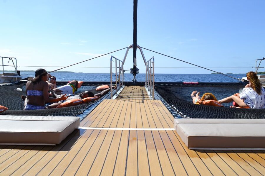 Cartagena: Rosario Islands Catamaran with Lunch and Snorkel - Lunch on the return to Cartagena