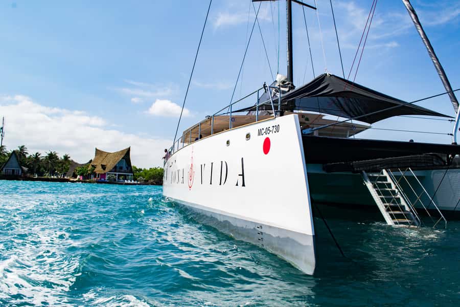 Cartagena: Rosario Islands Catamaran with Lunch and Snorkel - Comfort, service, and the group atmosphere
