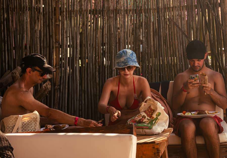 Cartagena: Rosario Islands Day Tour with Snorkel & Lunch - Playa Blanca on Barú: lunch and a busier beach