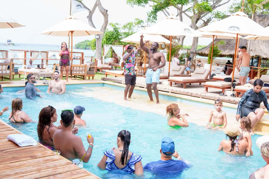 Cartagena: Rosario Islands Daypass Ibbiza Island Beach Club - Six hours at Ibbiza Island Beach Club