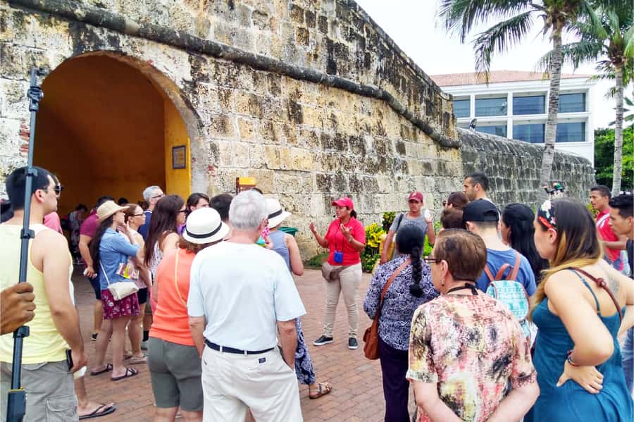 Cartagena: Shared Walking Tour of the Colonial Old Town - Cobblestones, balconies, and colonial color