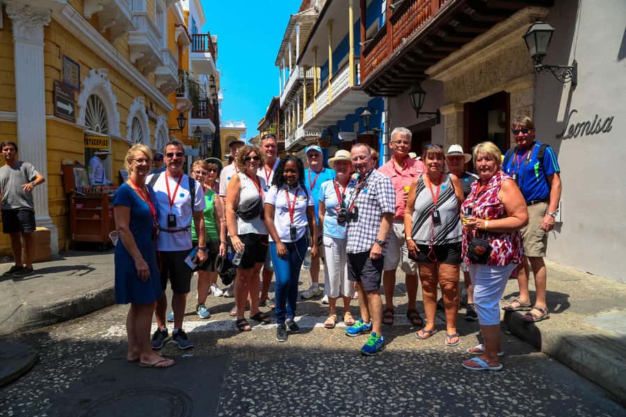 Cartagena: Shared Walking Tour of the Colonial Old Town - Stories of conquerors, pirates, and local legends