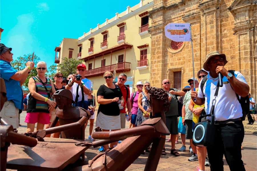 Cartagena: Shared Walking Tour of the Colonial Old Town - Squares where old and new Cartagena meet