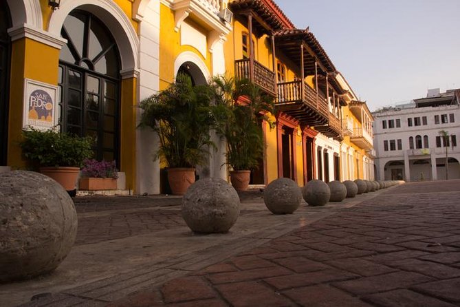 Cartagena Sightseeing Tour Historic Center starting at the port - The port meeting point needs careful attention