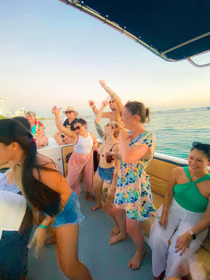 Cartagena: Speed Boat Party on the Bay with open bar - Leaving the dock for the bay