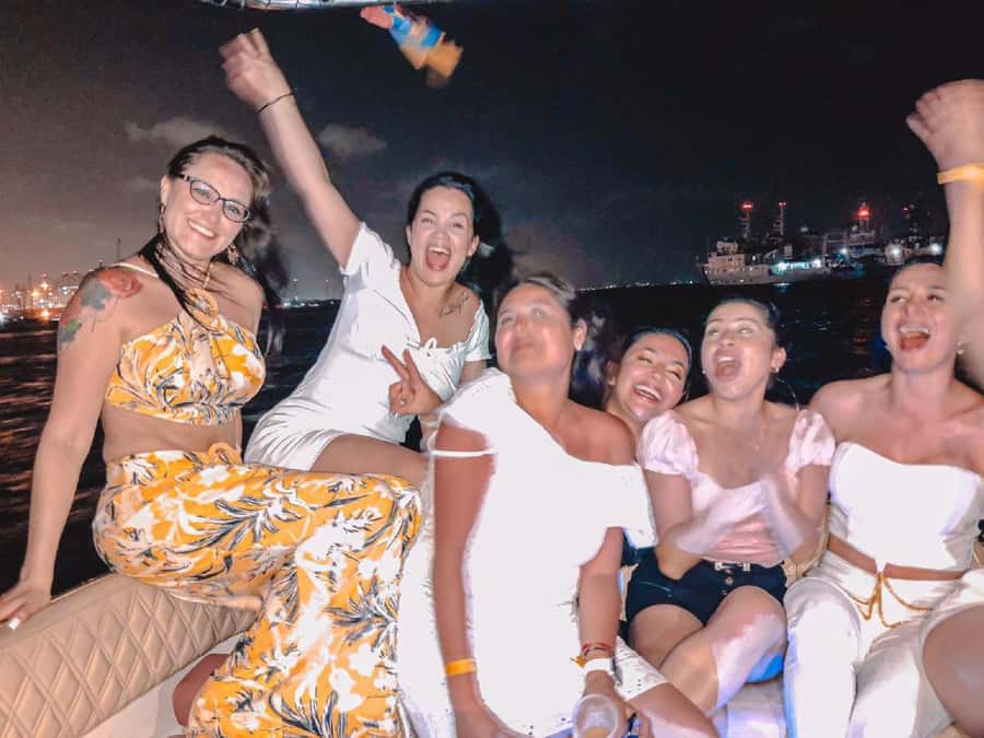 Cartagena: Speed Boat Party on the Bay with open bar - Music, dancing, and the social mood