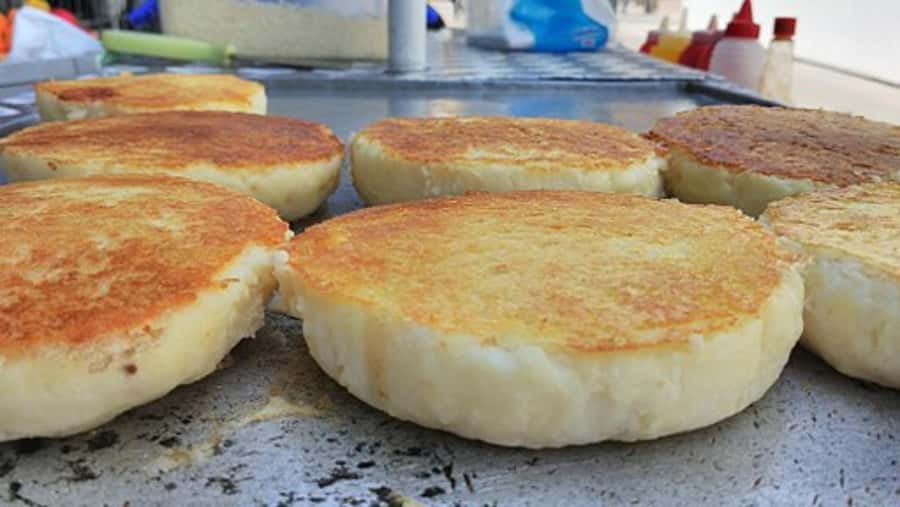 Cartagena: Street Food Tour with German or Italian Guide - Why this Cartagena food walk is different