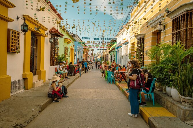 Cartagena Streets and Appointments Tour - Santo Domingo Square and Botero’s famous sculpture
