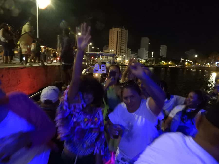 Cartagena: Sunset baytour with Dj, drinks and disco - Sunset timing and the best kind of sightseeing