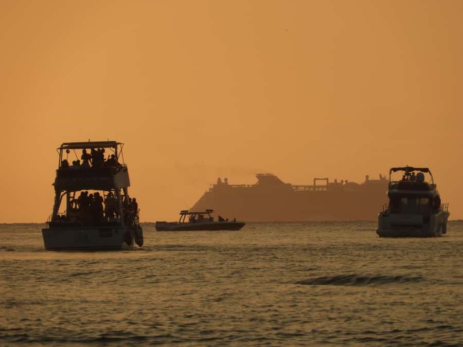 Cartagena: Sunset baytour with Dj, drinks and disco - Who will enjoy this Cartagena boat party most