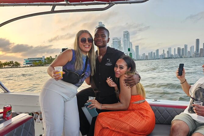 Cartagena:Sunset boat party Caribbean restaurant and Gethsemane tour - Nightclub entry and the final hour