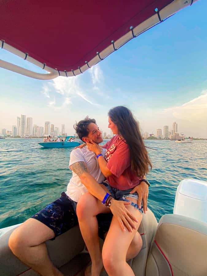 Cartagena: Sunset in boat in the bay with music and liquor - The first 45 minutes on the water