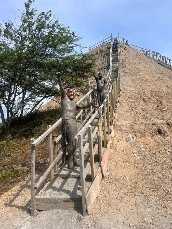 Cartagena: Totumo Mud Volcano with Bilingual Guide - Washing off in the swamp