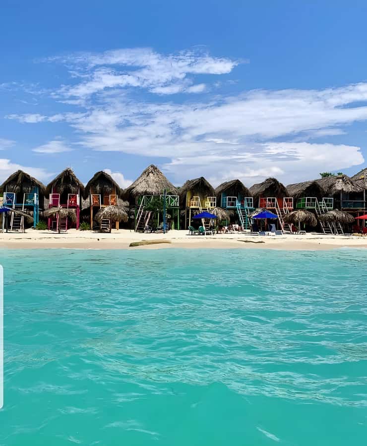 Cartagena: Tour to Playa Tranquila with Snorkeling + Luminous Plankton and Parasol - What snorkeling really seems to involve