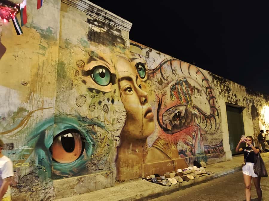 Cartagena: Walled City and Getsemani Shared Walking Tour - What the guides add to the experience