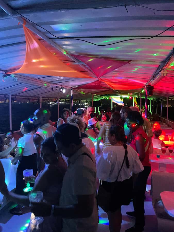 Cartagena: White Night Boat Tour with Dinner and Open Bar - Dinner includes two proteins and four side dishes