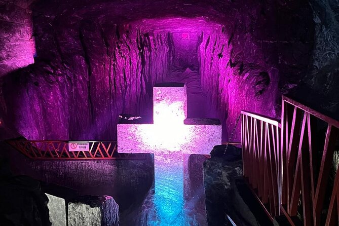 Cathedral of Sal Tour : an hour from Bogota - The dome and the 16-meter salt cross