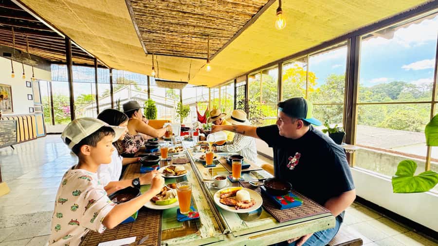 Chinchina, Caldas: The Story behind a cup of coffee in a hacienda - Lunch with a coffee-picker’s touch