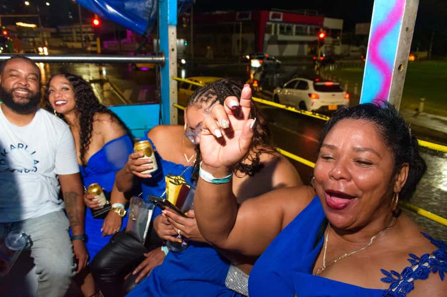 Chiva Party Cartagena: a unique experience in the city, joy and dance. - What the Chiva Rumbera experience is really like