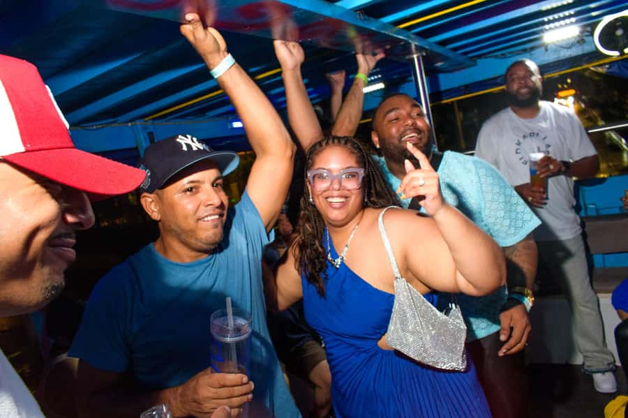 Chiva Party Cartagena: a unique experience in the city, joy and dance. - Taboo Discotheque as an optional finale