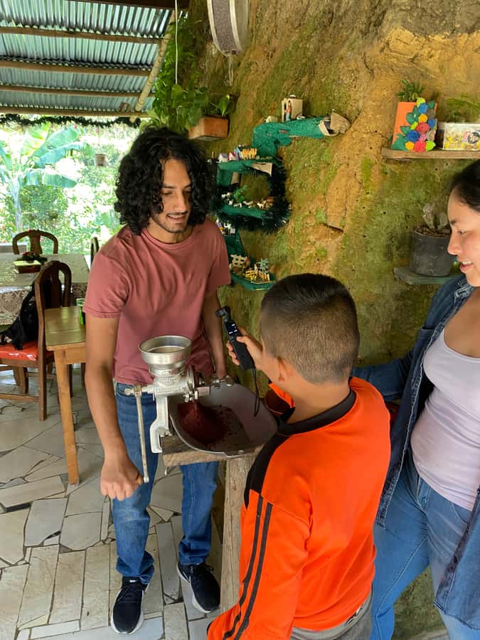 Chocolate tour near the Medellín - Guide support and group size