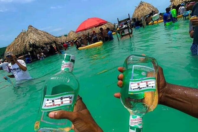 Cholon The party island, with DJ on board - The return ride and getting back to Cartagena