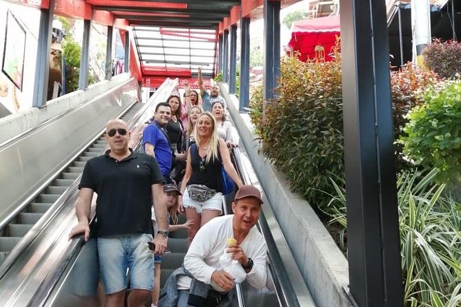 City Tour + Commune 13 Medellin - Guides, group size, and the day’s organization