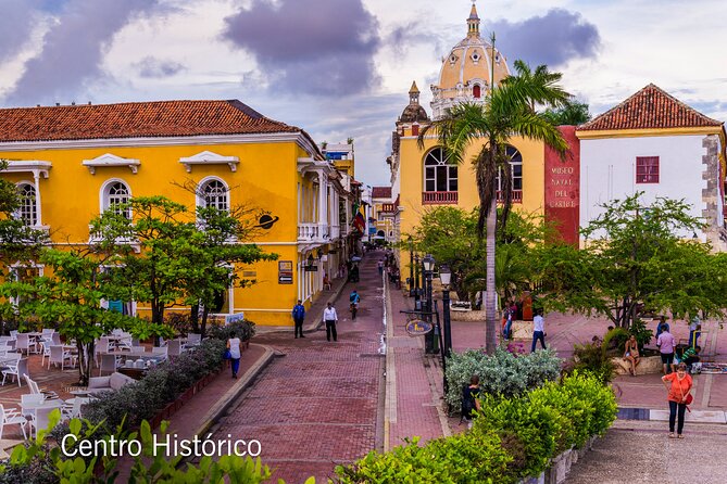 City Tour in Cartagena with visit to San Felipe Castle - Transport, group size, and guide service