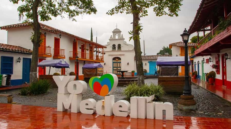 City Tour Medellin with a Chiva or a thematic van - Barefoot Park: a short sensory pause
