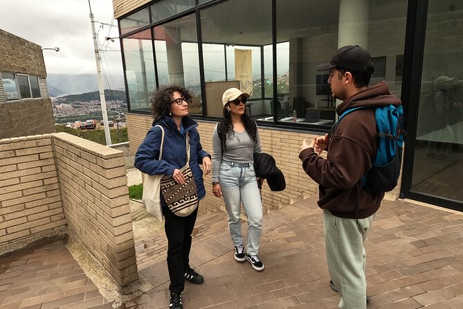 Ciudad Bolivar district by cable car, tour and graffiti workshop - What the $64 price really covers
