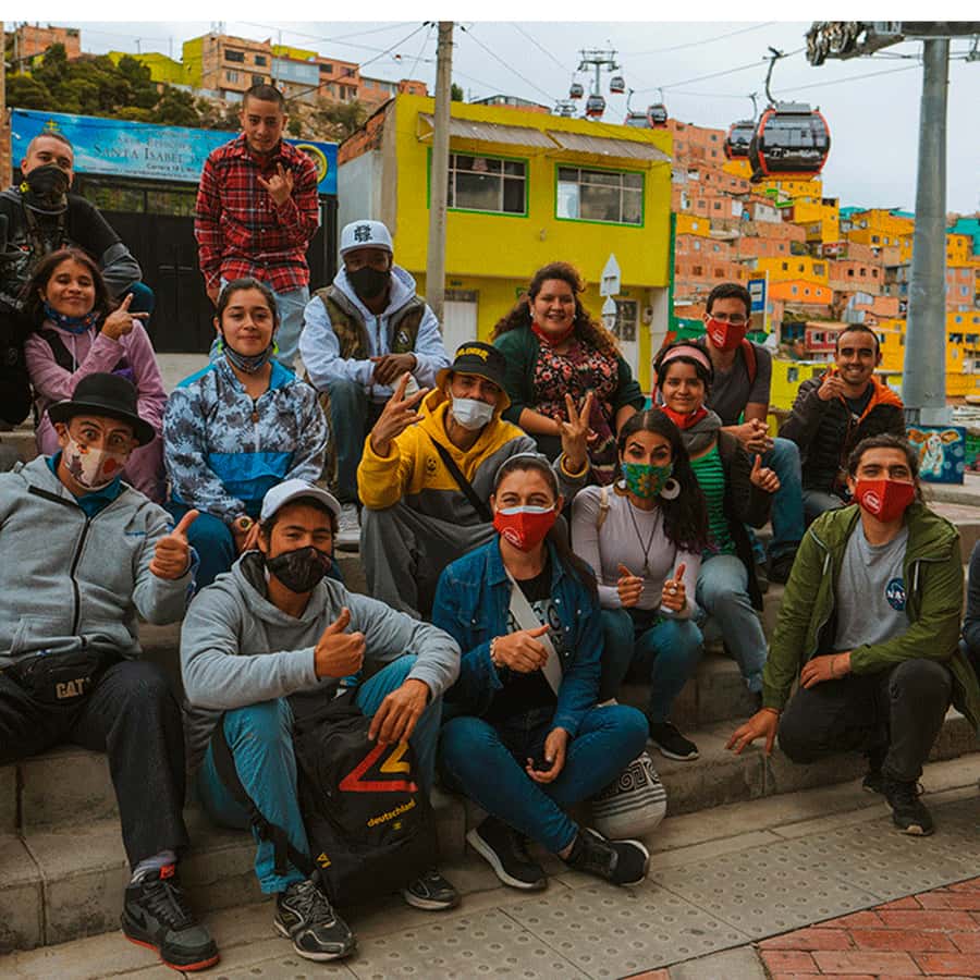 Ciudad Bolívar & Paraíso Transmicable Social Art Tour - Illimani Park and public space that serves families