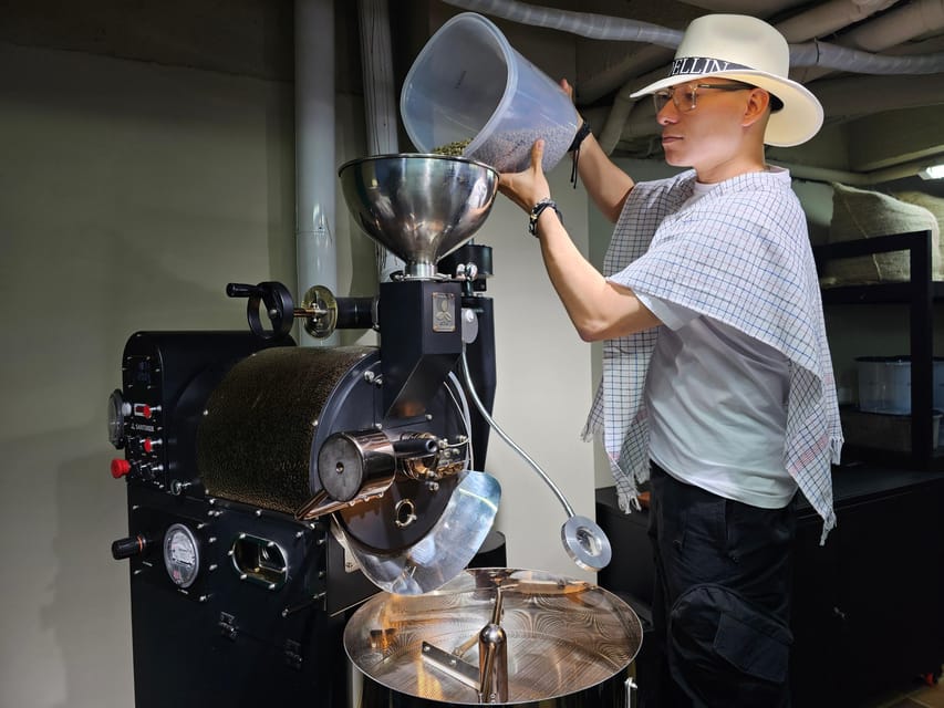 Coffee Experience with roasting show in Comuna 13 - Why This Coffee Stop Works in Comuna 13