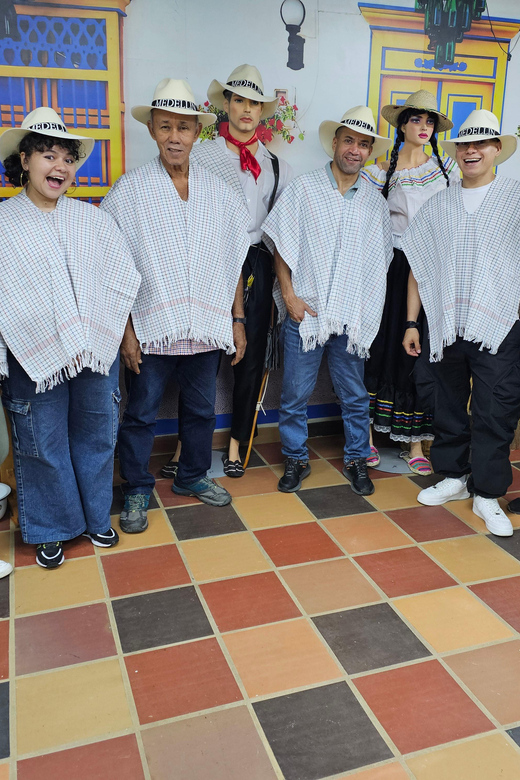 Coffee Experience with roasting show in Comuna 13 - Practical Tips for Making the Hour Count