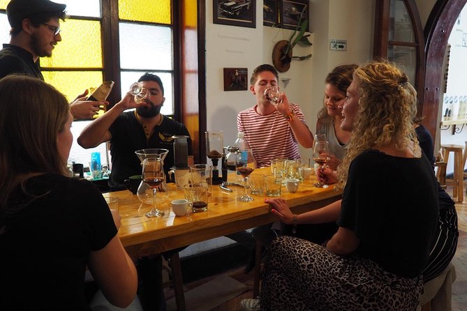 Coffee tasting experience at Divino Café Especial - The brewing methods are part of the lesson