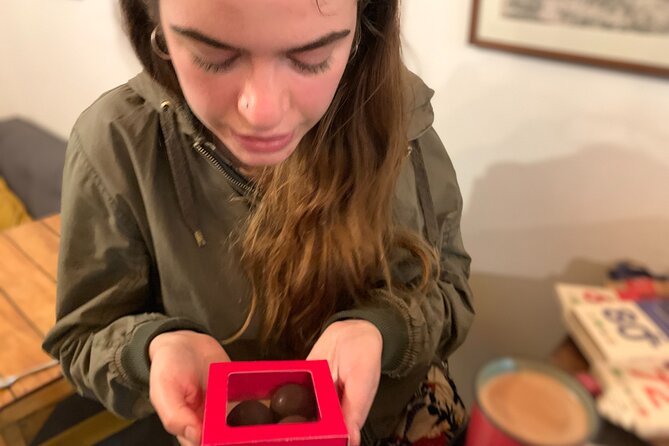 Colombian Chocolate Workshop Experience - The guides are a large part of the value