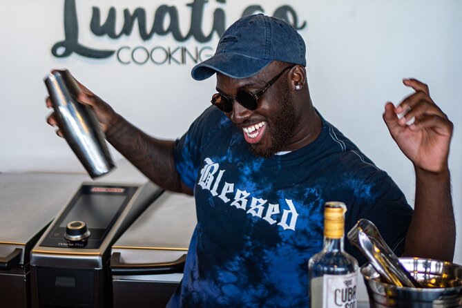 Colombian Cocktail Masterclass - Taking over the bar and making the cocktails