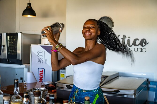 Colombian Cocktail Masterclass - Freddy and the people behind the bar