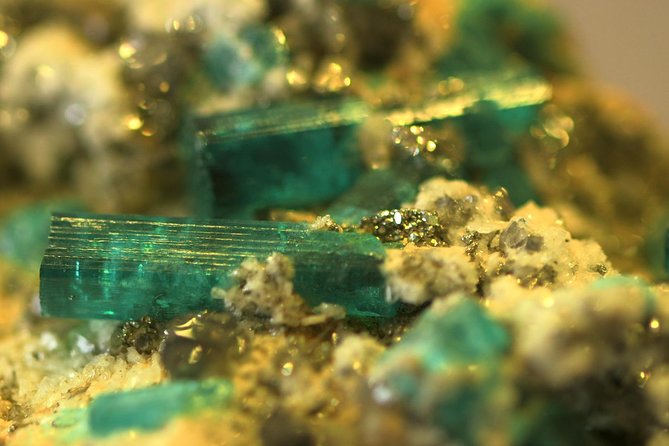 Colombian Emeralds Private Tour. ( 4 Hrs.) - One hour inside the International Emerald Museum