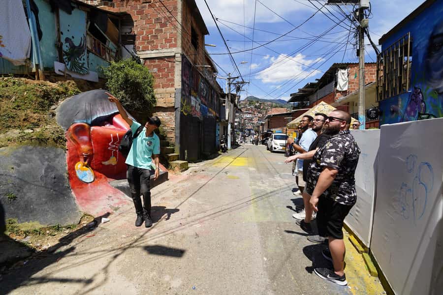 Complete Tour in Comuna 13: Graffiti, History and Street Delights - The Comuna 13 ice cream stop