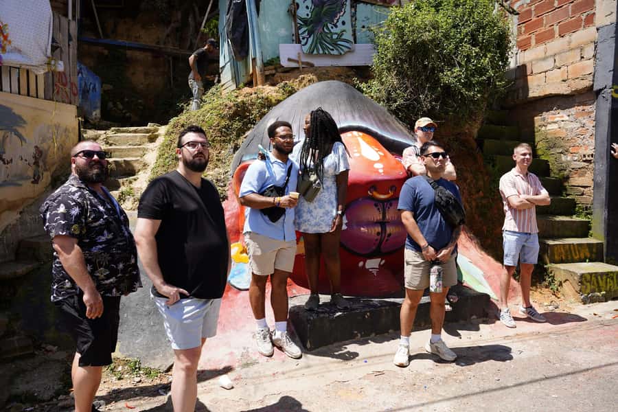 Complete Tour in Comuna 13: Graffiti, History and Street Delights - Riding and climbing the famous outdoor escalators