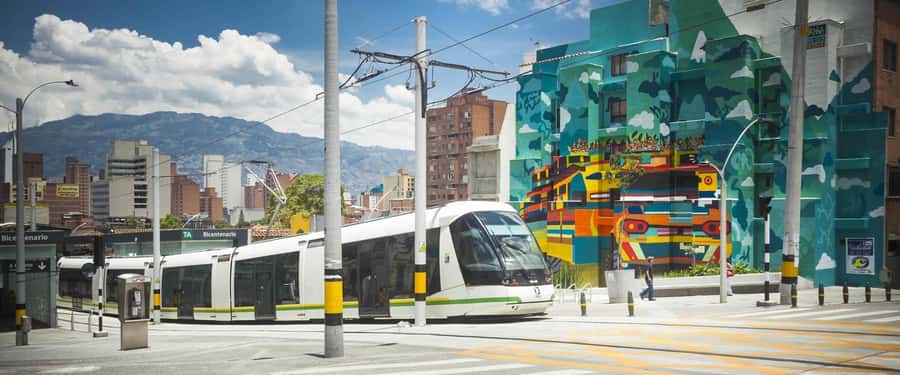 Comuna 13 & Downtown Medellin: From violence to innovation - Arriving in Comuna 13 by bus